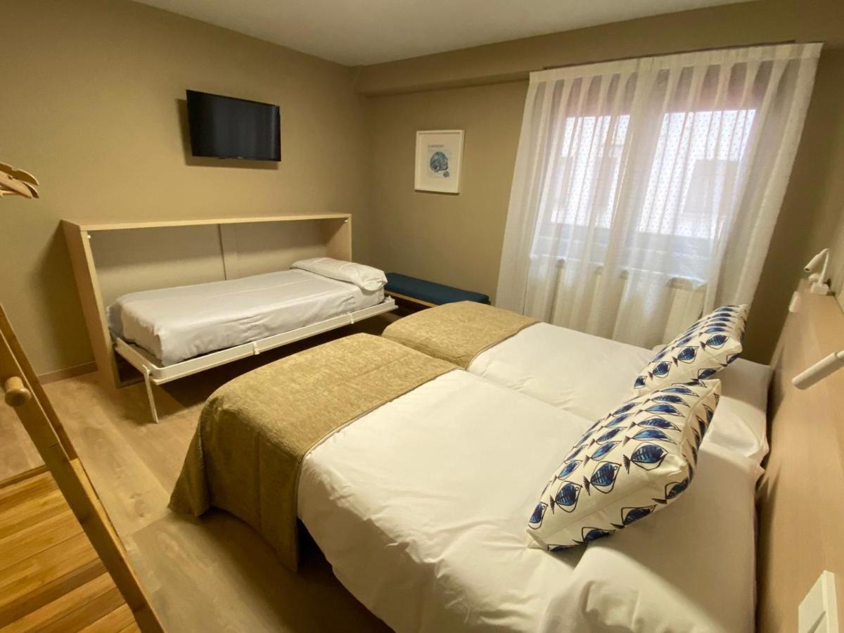 Hotel Baltico 2 Estrellas Luarca Bagian luar foto
