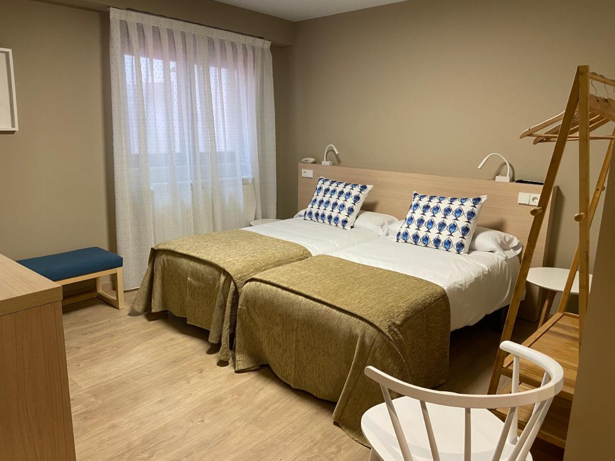 Hotel Baltico 2 Estrellas Luarca Bagian luar foto